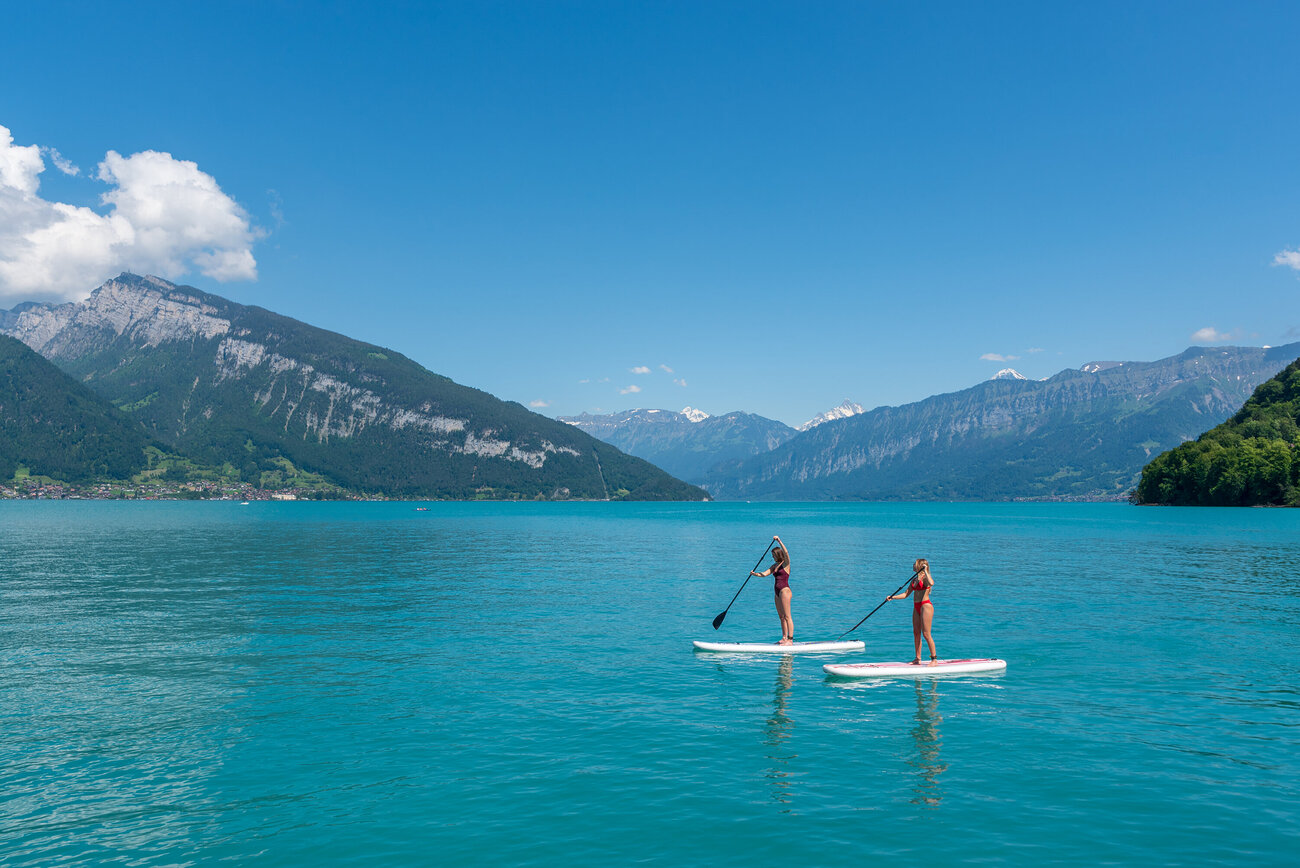 Stand-Up-Paddling auf Schweizer Seen: dein Einstieg ins Wasser –