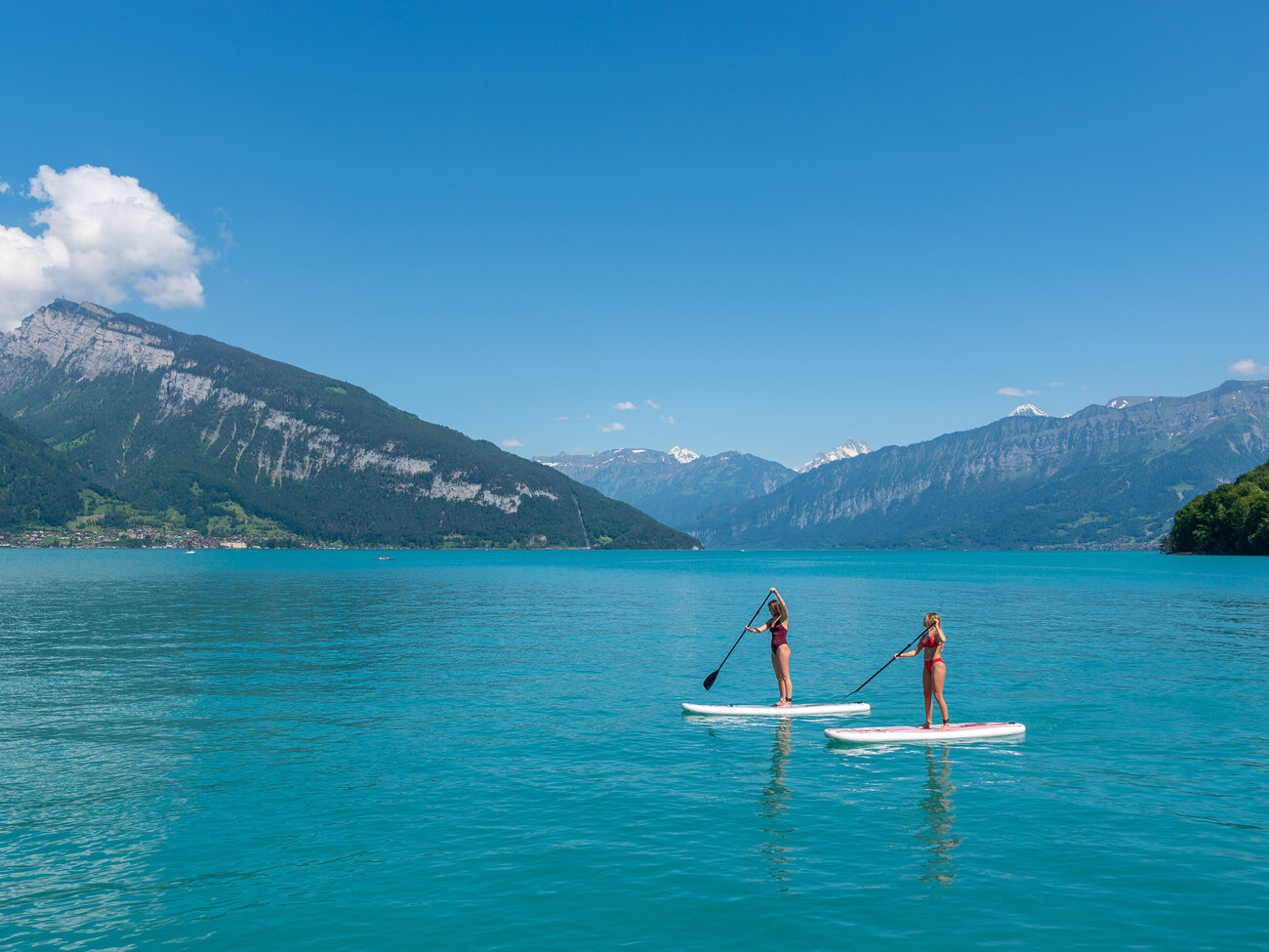 Stand-Up-Paddling auf Schweizer Seen: dein Einstieg ins Wasser –